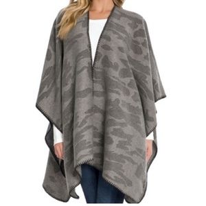 Woolrich Two Tone Gray Camo Print Cozy Blanket Wrap Shawl Poncho